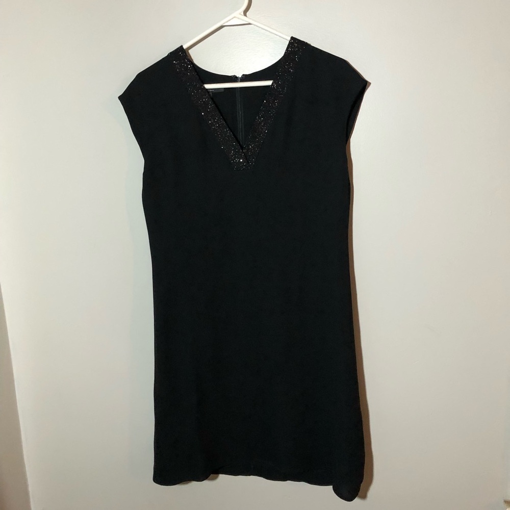 Lafayette 148 silk beaded v neck silk sheath dress S minimalistic LBD boxy